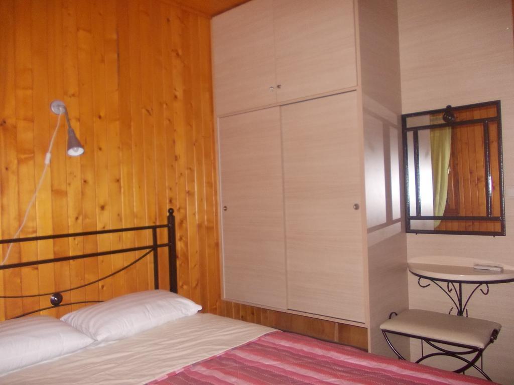 Wooden Nest Apartment Akhladheri Bilik gambar